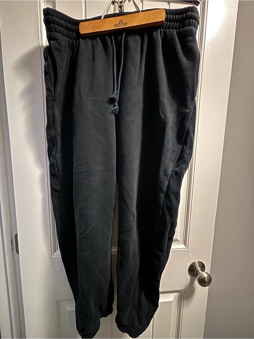 Aritzia TNA Boyfriend Sweatfleece Sweatpants in Black